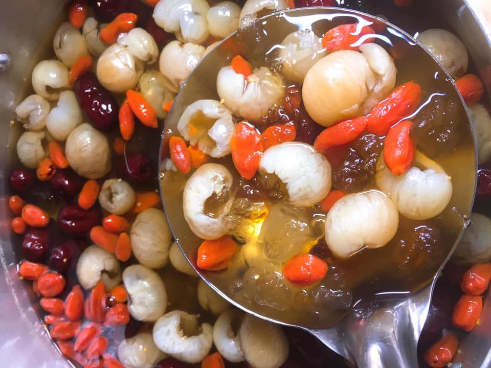 Món chè dưỡng nhan xuất xứ tại Trung Quốc thực ra lại rất dễ làm, giúp chị em gìn giữ nhan sắc đồng thời giảm béo hiệu quả.