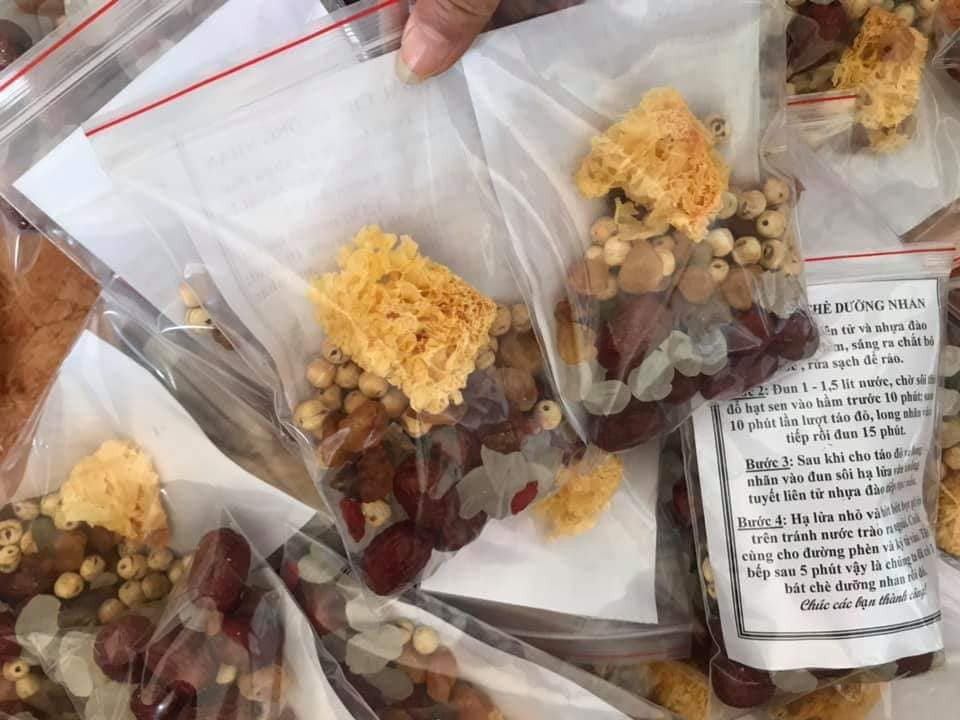 Món chè dưỡng nhan thú vị này đang được bán tràn lan trên mạng xã hội. Tuy nhiên, người tiêu dùng cần tìm những địa chỉ mua hàng tin cậy, để có nguyên liệu an toàn.