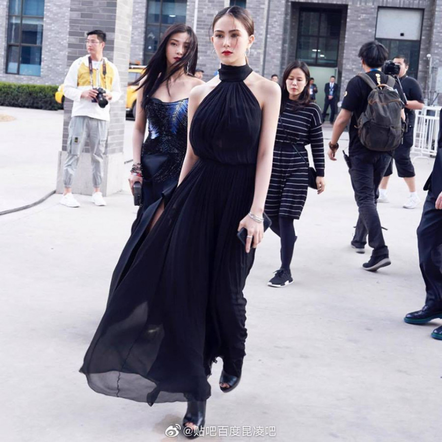 Qua 5 năm kết hôn, cô sinh liền 2 nhóc tì cho ông xã 7X nhưng vẫn thon gọn, xinh đẹp như thuở thiếu nữ.