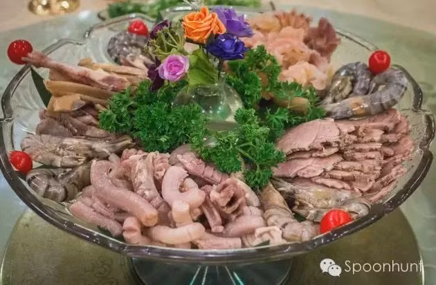 “Của quý” của nhiều loại động vật: Người dân Trung Quốc tin rằng tiêu thụ bộ phận sinh dục của một con vật khác làm tăng sự cường tráng của đàn ông. Nhiều loại dương vật được người dân nước này ưa chuộng là bộ phận sinh dục của lừa, hươu, cừu, bò, rắn, ngựa, chó, hổ…