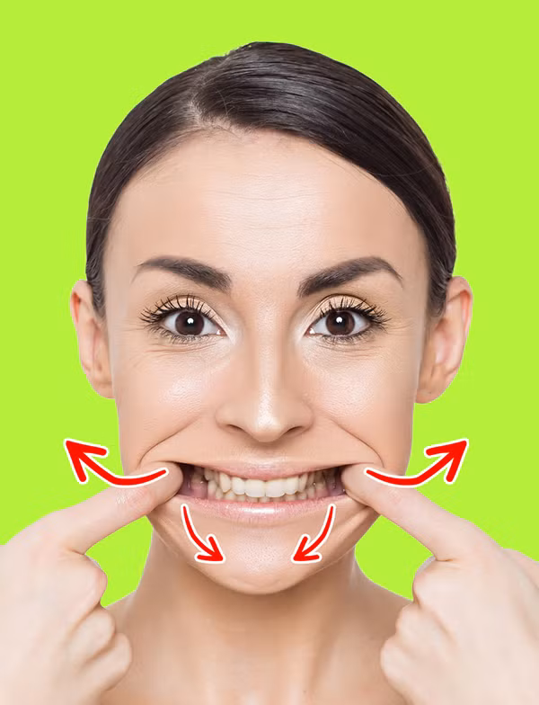 Dùng hai ngón tay trỏ kéo giãn khoang miệng, giữ trong 3 giây rồi thả lỏng. Lặp lại động tác 10 lần.
