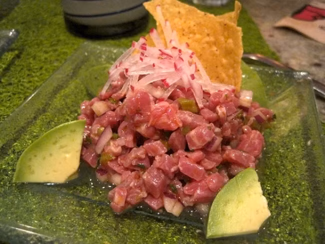 9. Carne Apache (Mexico): Món Carne Apache của người Mexico cũng sử dụng nước cốt chanh để làm thịt chín tái, tương tự như công thức ở Việt Nam.