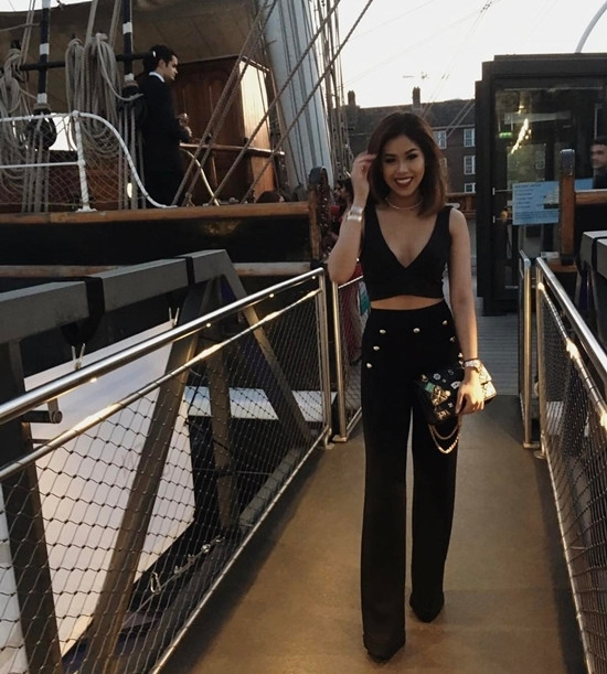 Trên trang cá nhân, Thảo Tiên liên tục xuất hiện tại những nơi sang trọng trong những trang phục hàng hiệu đắt đỏ cùng hội bạn cũng là rich kids nổi tiếng.