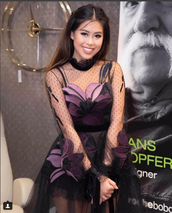 Ngoài những bức ảnh khoe đồ hiệu, lối sống sang chảnh, người đẹp 22 tuổi này còn được chú ý khi xuất hiện tại nhiều tuần lễ thời trang lớn trên thế giới với trang phục xa xỉ, hình ảnh đầu tư kỹ lưỡng.