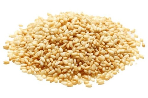 Hạt mè: Nhờ các đặc tính tăng cường collagen của hạt mè, kết hợp với các thành phần khác, những hạt này làm cho da mặt trắng sáng hơn.