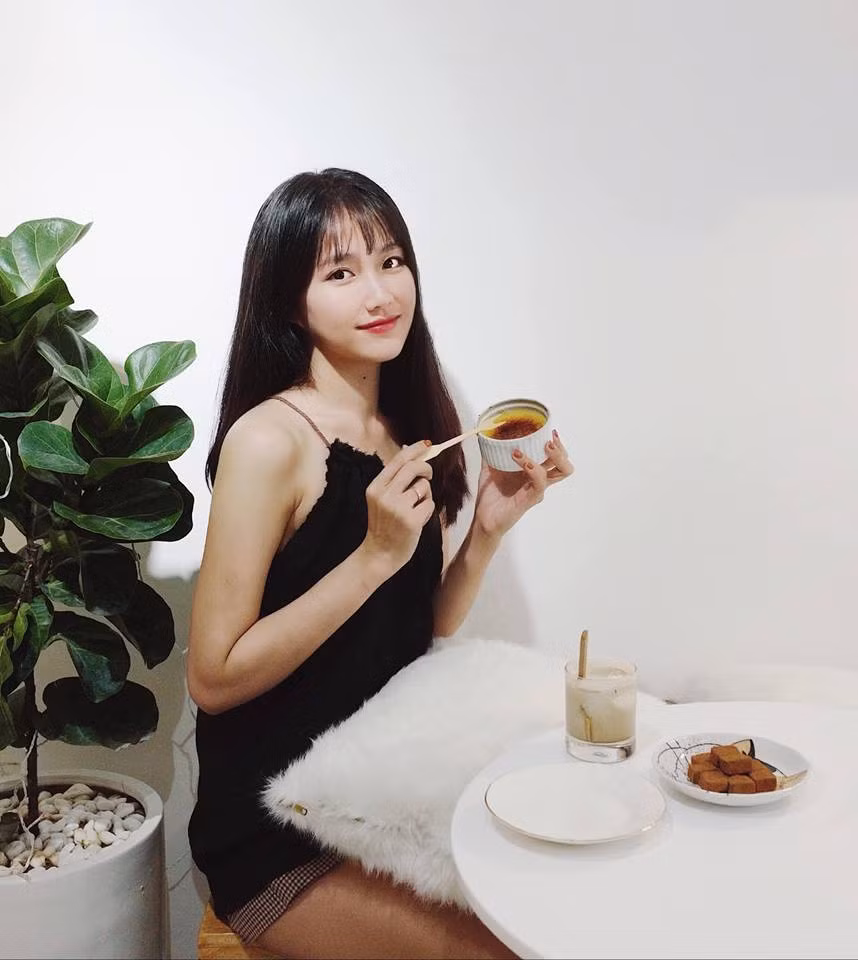 Không những xinh đẹp, Kiều Trinh còn sở hữu body khá chuẩn giúp nữ diễn viên sinh năm 1994 tự tin diện các món đồ quyến rũ.