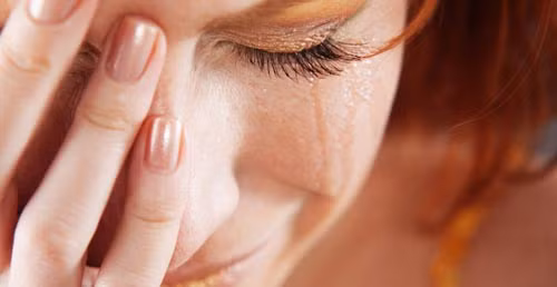 Vo nghen ngao cay dang gui chong ngoai tinh la thu dam nuoc mat