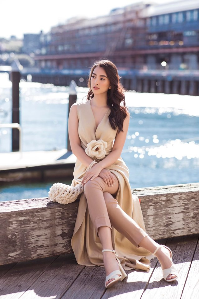 Tiểu Vy khoe vóc dáng xinh đẹp trong thiết kế của NTK Đỗ Mạnh Cường. Ảnh: FBNV.