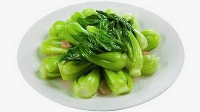 Cải thìa giúp hấp thu canxi tốt hơn, tăng cường sức đề kháng: 300g cải thìa, 75g tôm nõn, hành, gừng, nước tương, muối ăn , rượu vang, gia vị. Rửa sạch cải thìa, cắt khúc, cho tôm nõn và gia vị vào xào ăn.