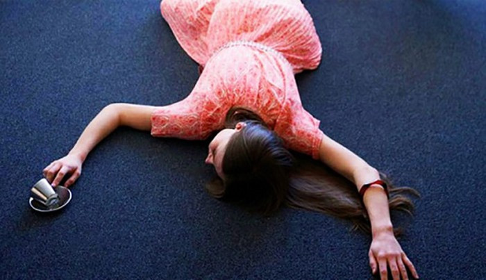 Nguy cơ tử vong sớm: Ngủ quá nhiều liên quan tới việc tử vong sớm hơn. Trong một bài tổng quan năm 2010 của 16 nghiên cứu khác nhau được đăng trên tạp chí Sleep, các nhà nghiên cứu cho hay nguy cơ tử vong sớm ở cả hai người ngủ ngắn và dài. Ngủ nhiều hơn 8 tiếng một ngày làm tăng nguy cơ tử vong lên 1,3 lần.