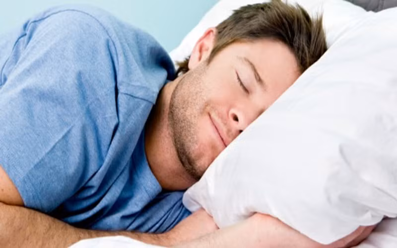 Ngủ đủ giấc: Thiếu ngủ có thể ảnh hưởng đến sự cân bằng nội tiết tố trong cơ thể. Do đó, hãy đảm bảo ngủ ít nhất 7-8 giờ mỗi đêm để cơ thể giải phóng các hormon quan trọng.