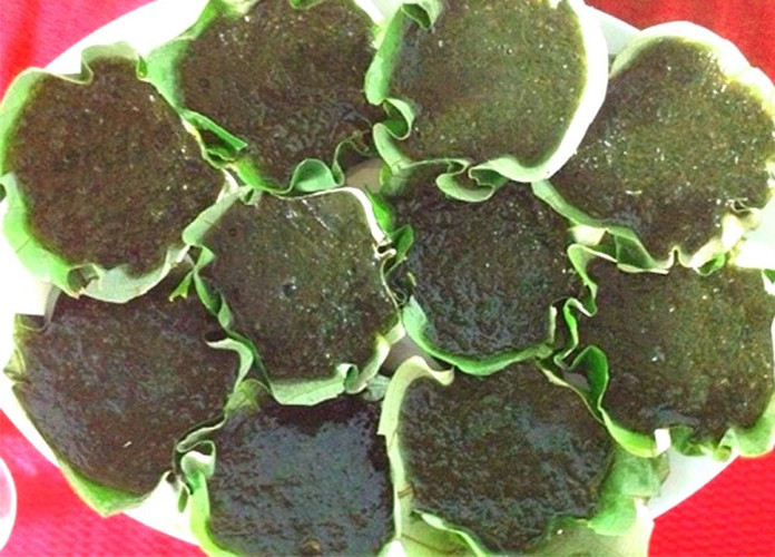 Bánh đúc rau câu, một món ăn ngon, đem lại giá trị dinh dưỡng cao mà giá thành lại rất “hạt rẻ”. Món này được biết đến đầu tiên tại thị trấn Cửa Tùng, huyện Vĩnh Linh, tỉnh Quảng Trị. Nguyên liệu chính của món chính là rau câu. Rau câu có màu sắc, chất dinh dưỡng và hương vị tựa như rong biển nên rất dễ ăn mà lại tốt cho sức khỏe.