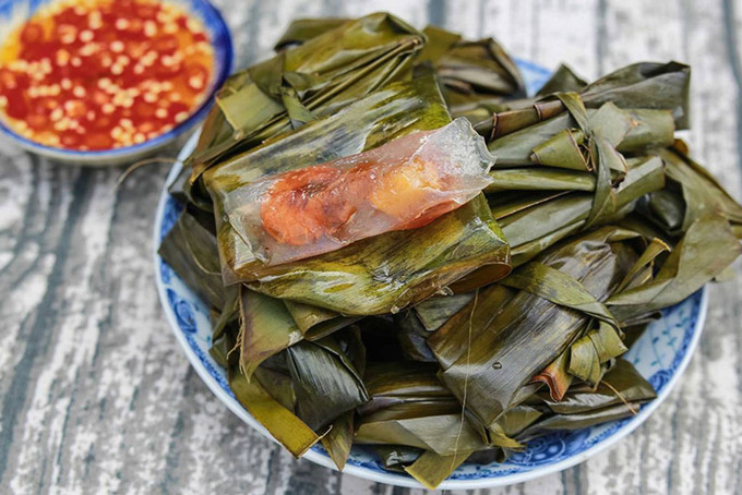 Bánh bột lọc Mỹ Chánh: Bánh được làm từ bột khoai mì, nhân có tôm thịt được đem ướp và rim kỹ, và được gói bằng lá chuối,…