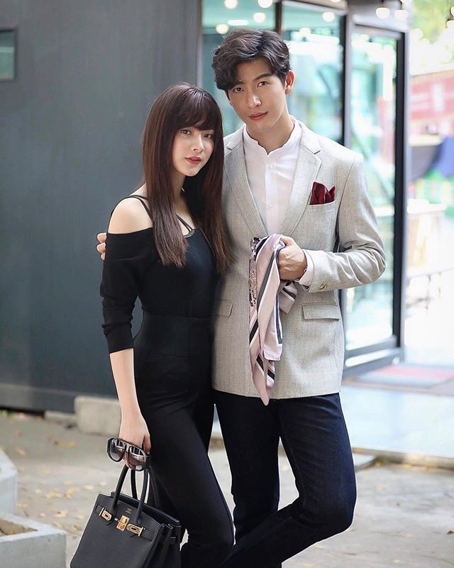 Trong phim, Baifern Pimchanok vào vai cô nàng chuyển giới Nira, khí chất xinh đẹp, sự lạnh lùng.