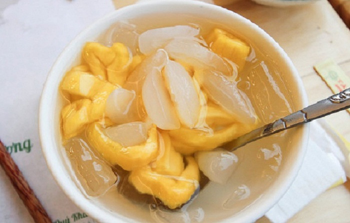 Chè, caramen: Tại Tuy Hòa cũng có khá nhiều quán bán đồ ăn vặt rất ngon. Hai món ăn vặt được du khách yêu thích nhất tại Phú Yên đó là chè và caramen. Giá thì lại rẻ bất ngờ, chỉ khoảng 3000 đồng mỗi cốc. Ảnh: Internet.