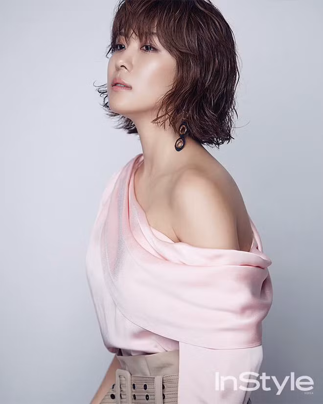 Ha Ji Won được xem là biểu tượng nhan sắc sứ kim chi với gương mặt trẻ trung đáng ngạc nhiên dù đã bước vào tuổi tứ tuần. Ảnh: Internet. 