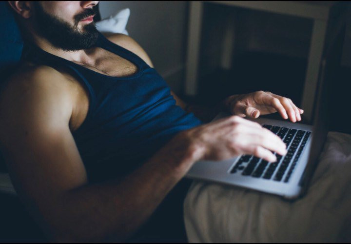 Moi cuoi ma dem nao chong cung xem phim nong tim cam hung