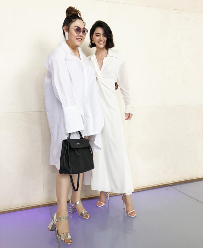 Nampraw luôn biết cách lựa chọn trang phục có màu sắc, phom dáng để che đi khuyết điểm tròn trịa của mình mà vẫn tự tin tỏa sáng.