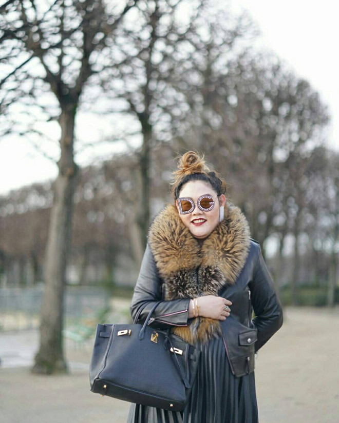 Cô thường xuyên diện những bộ cánh và xài phụ kiện hàng hiệu đắt tiền của các nhà mốt quốc tế như Hermès, Dior, Gucci...