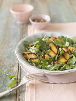 Nhai kỹ: Nếu không nhai kỹ, cơ thể sẽ phải tốn thêm nhiều thời gian nghiền nhỏ thức ăn trong dạ dày và ruột, từ đó có thể dẫn tới đầy hơi và khó tiêu.