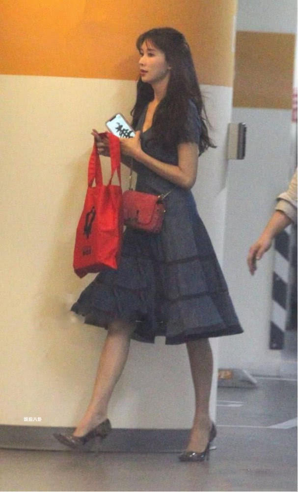 Ngo ngang truoc ly do my nhan xu Dai lac long trong buoi hop lop-Hinh-2