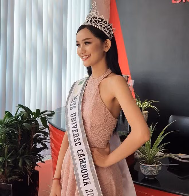 Nhiều người nhận xét gương mặt của Somnang Alyna không nổi bật, dáng vóc lại nhỏ con với chiều cao 1m68, đi thi quốc tế chắc chắn bị lép vế, không đạt kết quả tốt.