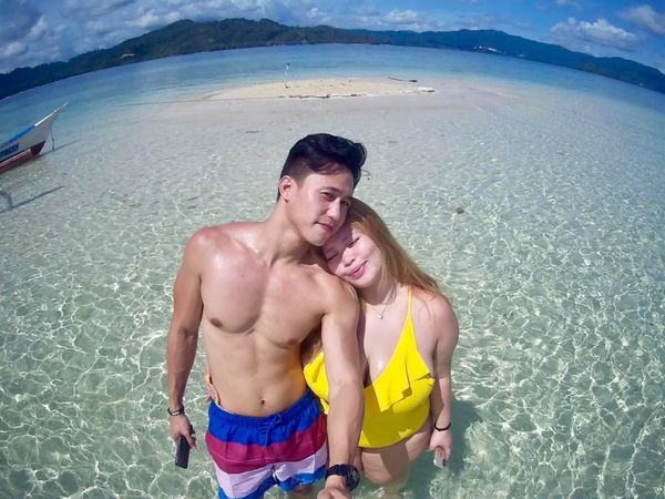 Hiện tại, những tấm ảnh này vẫn đang được share nhiệt tình trên mạng xã hội. Còn bạn, bạn nghĩ sao về tình yêu đũa lệch này?