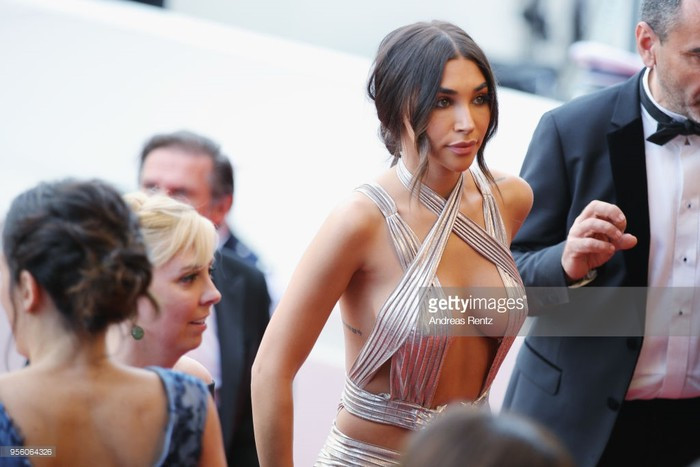 Tại LHP Cannes 2018, cô đào Chantel Jeffries trở thành tâm điểm khi xuất hiện trong chiếc váy ánh kim cắt xẻ táo bạo.