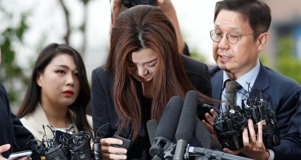 Chan dong, thieu gia ke thua gia san tien ty choi ma tuy bi bat tai san bay-Hinh-2