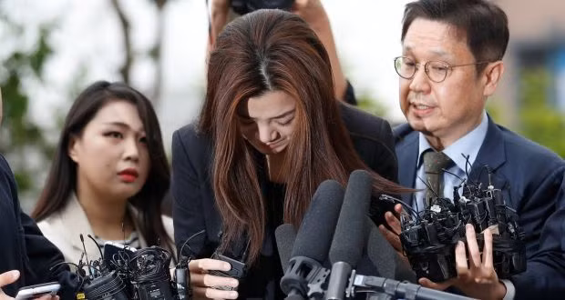 Chan dong, thieu gia ke thua gia san tien ty choi ma tuy bi bat tai san bay-Hinh-2