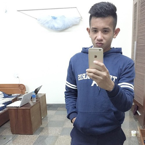 Hồng Duy vốn sở hữu mái tóc xoăn tự nhiên khá độc đáo. Ảnh: Internet, FBNV.