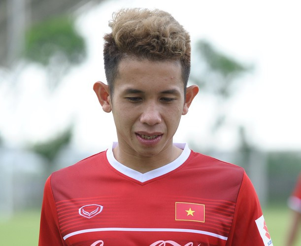 Trước đó, Hồng Duy còn nhuộm hai màu tóc nổi bật theo xu hướng Hàn Quốc.