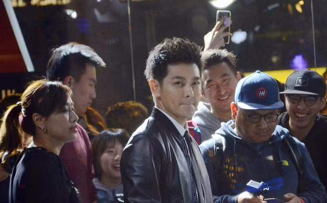 44 tuoi Lam Chi Dinh van tre dep nhu nam than nho bi quyet nay-Hinh-2