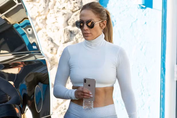 Jennifer Lopez khoe vong eo san chac nho bi quyet bo duong 10 ngay