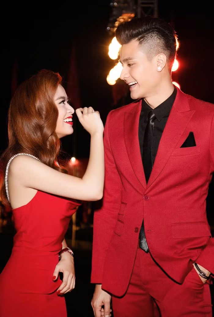 Những tưởng con đường nghệ thuật của cô sẽ chấm dứt, nhưng nhờ sự nỗ lực, niềm đam mê với nghề mà Hoàng Thùy Linh quyết định quay trở lại showbiz. Không chỉ là ca sĩ được yêu thích Hoàng Thùy Linh còn quay lại phim ảnh ở cả điện ảnh lẫn truyền hình. Anh Vũ và Mạnh Quân đều cho rằng Hoàng Thùy Linh đã rất bản lĩnh khi scandal xảy ra và những thành công cô đạt được ngày hôm nay là xứng đáng. Cô từng bị đồn yêu Vĩnh Thụy khi cả hai thường xuyên bị bắt gặp đi chung. Tuy nhiên, cả hai im lặng không thừa nhận.