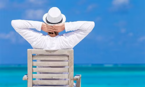 Chi em tuyet nhien khong the lo la ly do vi sao anh ay “ve huu” som