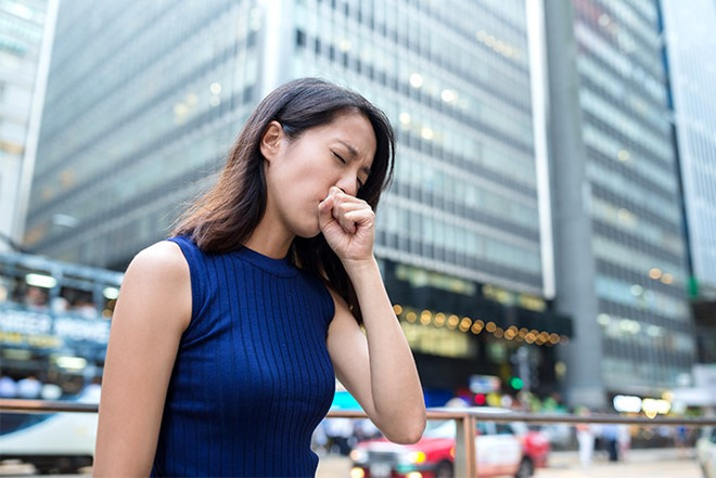 Bệnh ho gà: Bệnh này đang quay trở lại, với hơn 18.000 trường hợp được báo cáo ở Mỹ năm 2015. Tên bệnh đến từ tiếng rít như tiếng gà kêu khi người bệnh thở hổn hển sau một cơn ho dài rũ rượi. Bạn có thể bị ho gà ngay cả khi đã được tiêm phòng (vì tác dụng bảo vệ của tiêm chủng yếu đi theo thời gian).