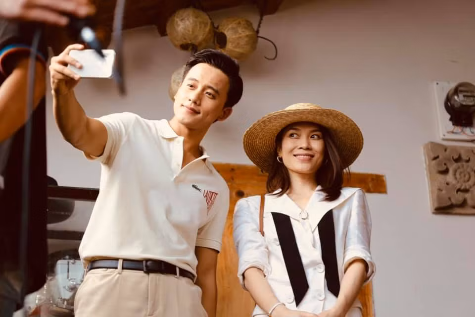 Dù kém Mỹ Tâm 10 tuổi nhưng với độ già dặn và cách ăn mặc trưởng thành ở Mai Tài Phến, người hâm mộ không thấy sự chênh lệch quá nhiều của cặp đôi này.