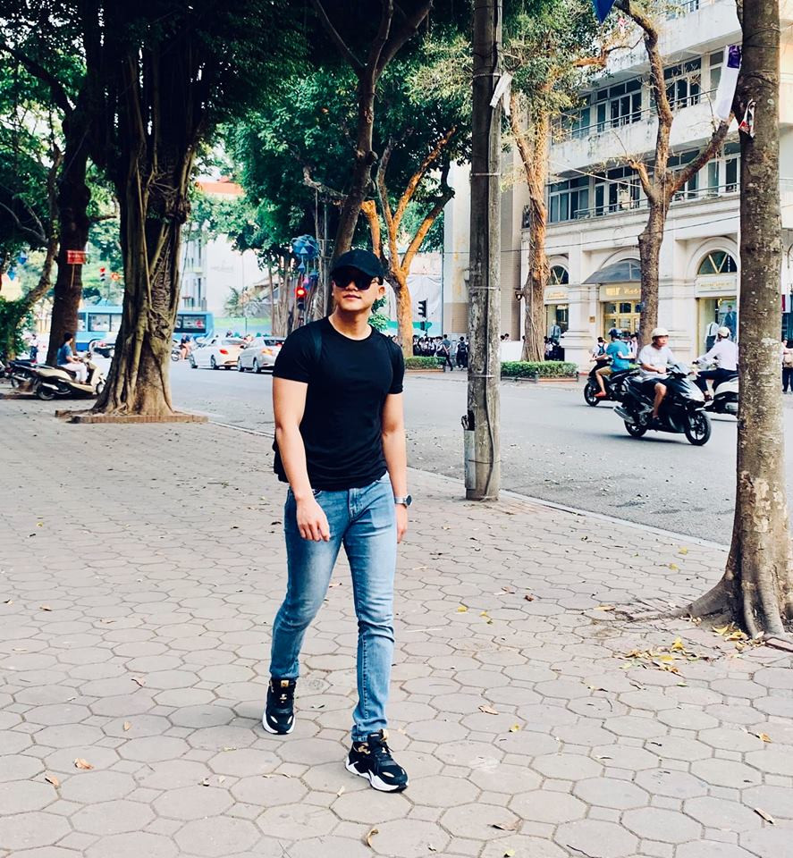 Dù mặc theo phong cách nào, Mai Tài Phến cũng đầy chất nam tính. Ảnh: FBNV, Internet.