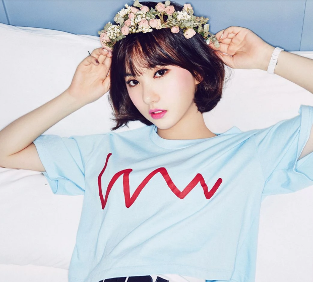 Eunha xinh đẹp như một nàng búp bê khi để tóc ngắn và mái mưa.