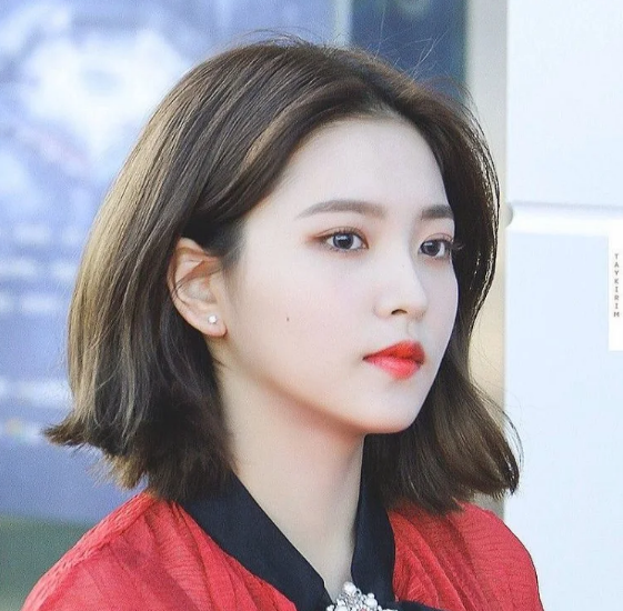 Yeri xinh đẹp đến khó rời mắt khi để tóc ngắn.