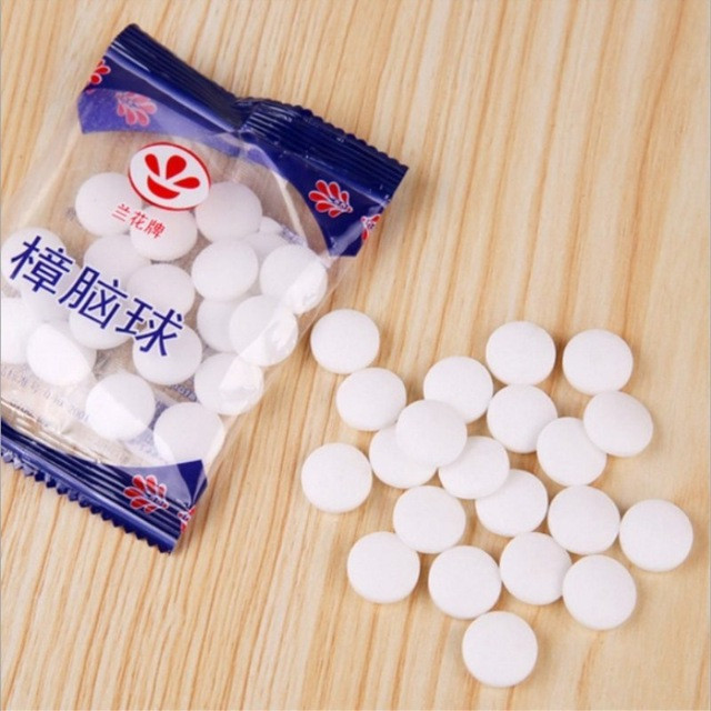 Các nghiên cứu chỉ ra rằng một trong những yếu tố chính của băng phiến được gọi là paradichlorobenzene gây ra ung thư ở động vật. Mặc dù tác động đối với sức khỏe con người vẫn chưa được chứng minh bạn nên thận trọng. Một số băng phiến có chứa một hóa chất gọi là naphthalene, phá hủy các tế bào hồng cầu nếu con người tiếp xúc với nó trong một thời gian dài.