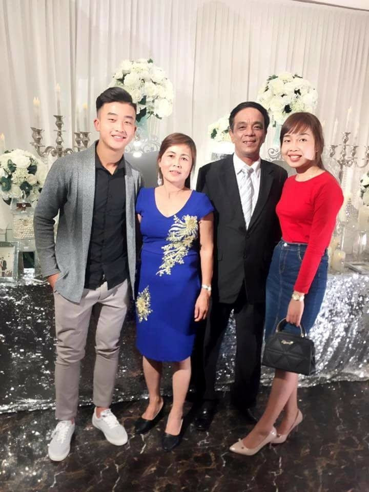 Với vóc dáng cao hơn 1,7m, Danh Trung diện sơ mi cùng quần âu vô cùng đẹp.