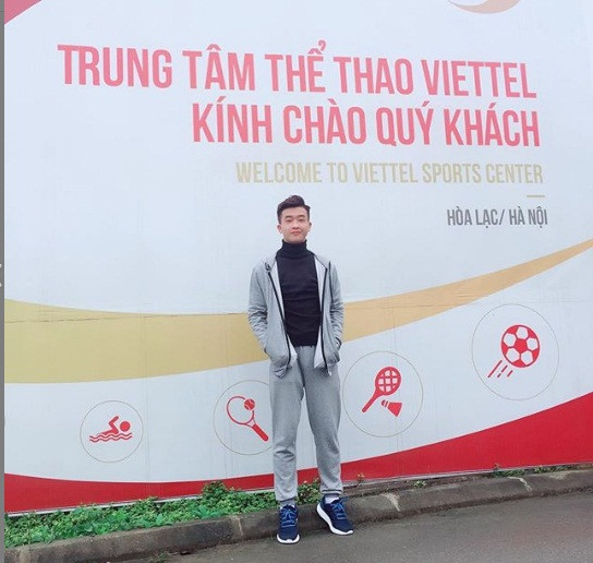 Dù mặc đồ thể thao giản dị, anh chàng vẫn "đốn tim" các fan nữ.