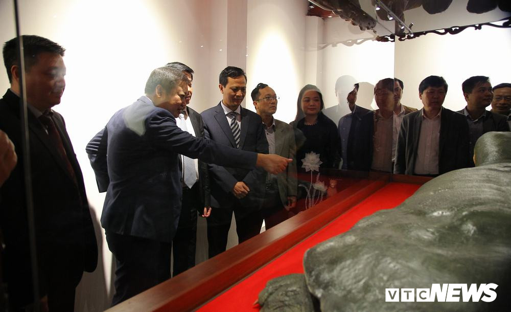 Khi đưa về đền Ngọc Sơn, tiêu bản cụ rùa Hồ Gươm được đặt trong tủ kính tránh ánh sáng trực tiếp, nhiệt độ cũng thường xuyên được điều chỉnh ở mức dưới 25 độ C, độ ẩm không quá 55%.