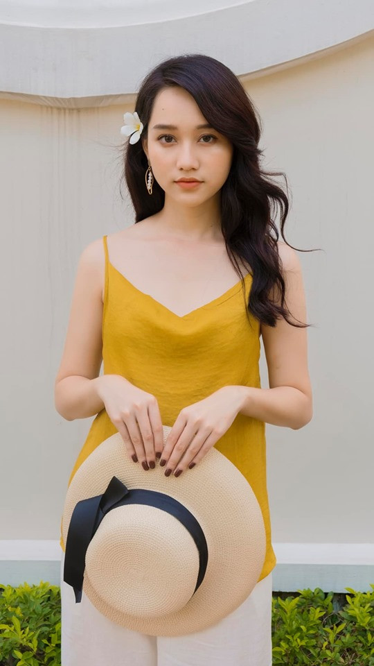 Nữ diễn viên có một vẻ cuốn hút rất lạ.