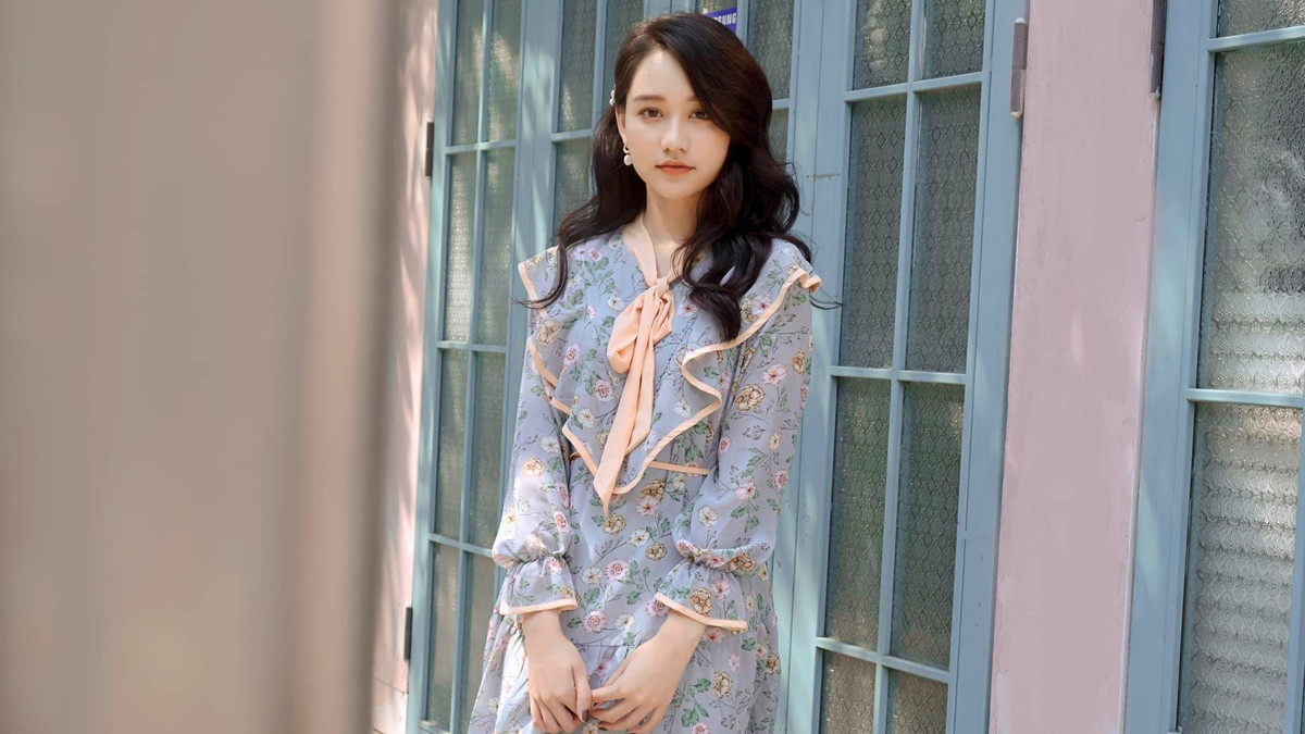 Trúc Anh cũng hay diện các kiểu váy hoa điệu đà, nữ tính. Ảnh: FBNV.