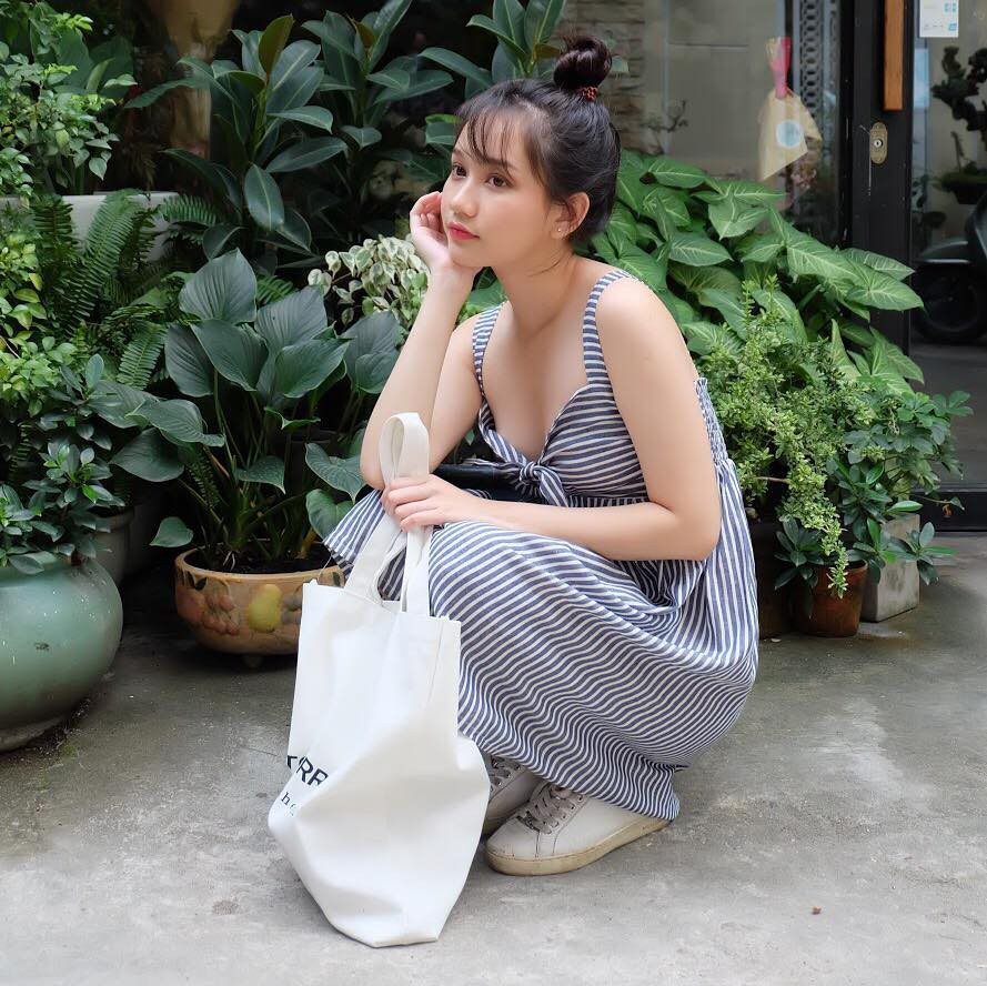 Phong cách thời trang gợi cảm của Trúc Anh thu hút người đối diện.