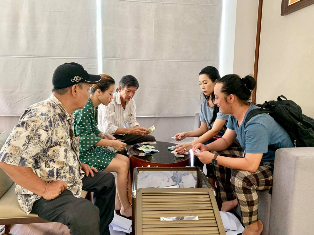 Gia dinh co NS Le Binh lam tu thien gan 300 trieu dong tu tien phung dieu