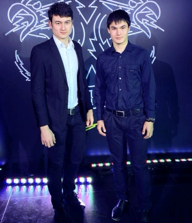 Gương mặt Văn Mạnh có nhiều nét tương đồng với Văn Lâm.